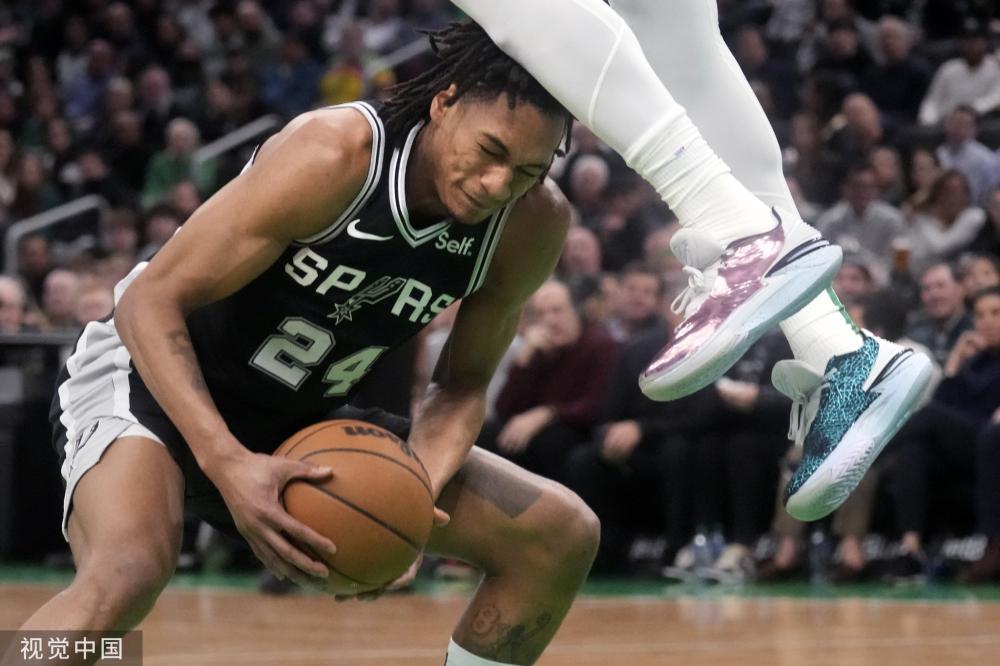 更显得无比 更显得无比